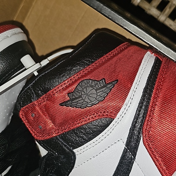 WMNS Air Jordan Retro High Satin Black Toe - Picture 13 of 14